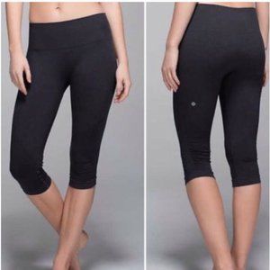 Seamlessly Crop Leggings -Deep Charcoal